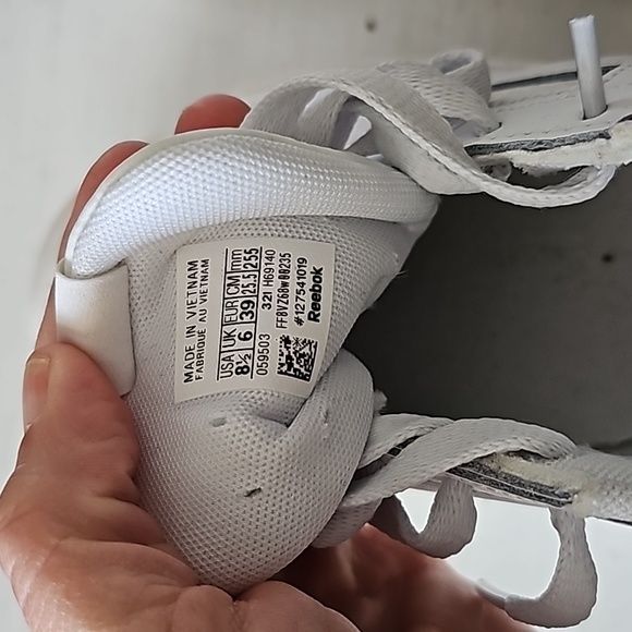 Reebok - Picture 4 of 4